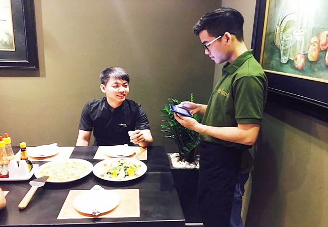 Nhân viên phục vụ