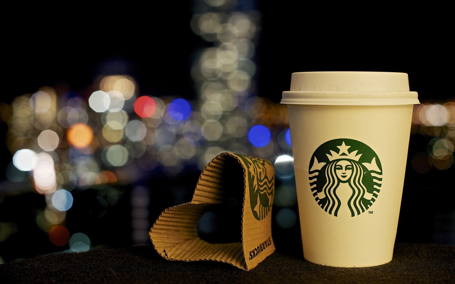 6906921 Starbucks Coffee