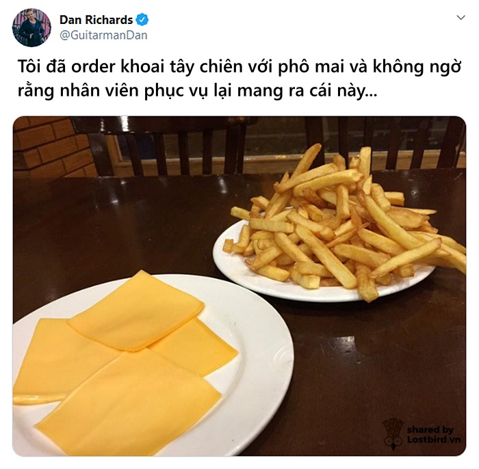 Nhữnggiữa thực khách và nhân viên phục vụ