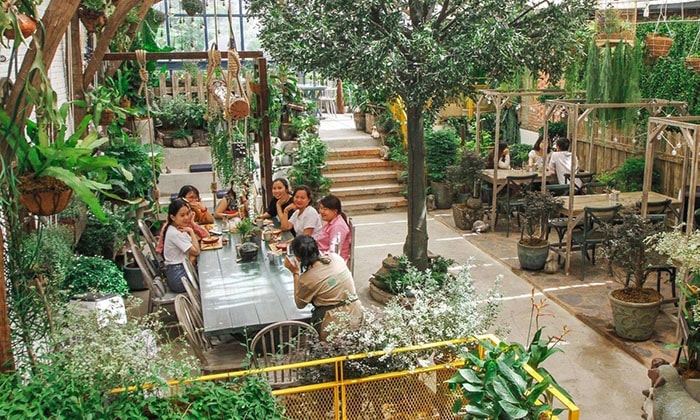 kinh nghiệm mở quán cafe sân vườn