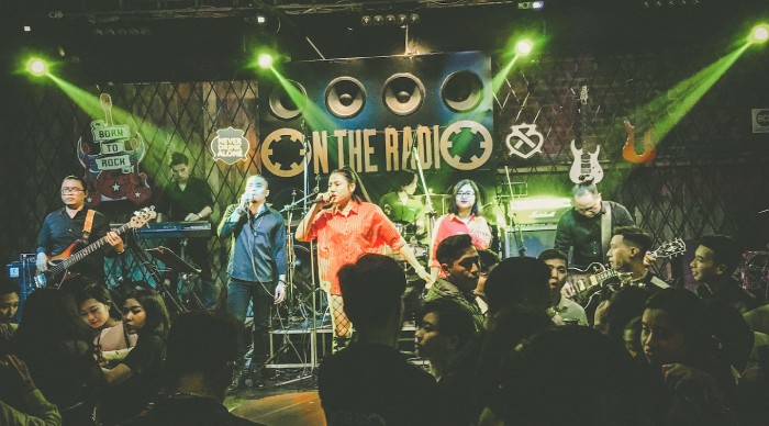 kinh nghiệm mở quán cafe hát với nhau