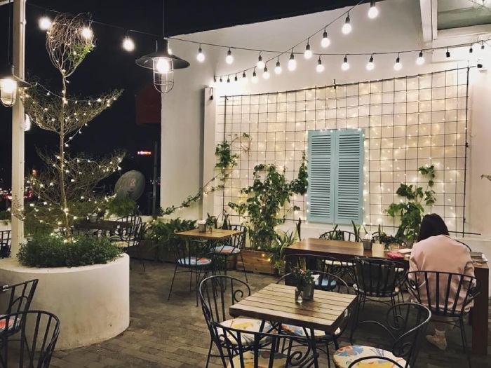 Mở 1 quán cafe nhỏ