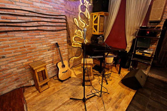 Dàn Nhạc Cụ Cho Quán Cafe