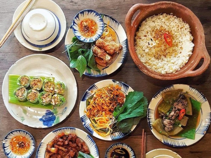 Cơm Niêu Cùng Với Món Ăn Dân Dã