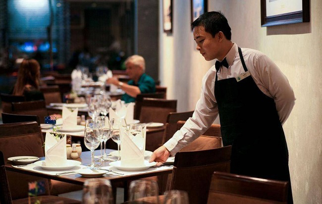 Nhân Viên Phục Vụ Nhà Hàng