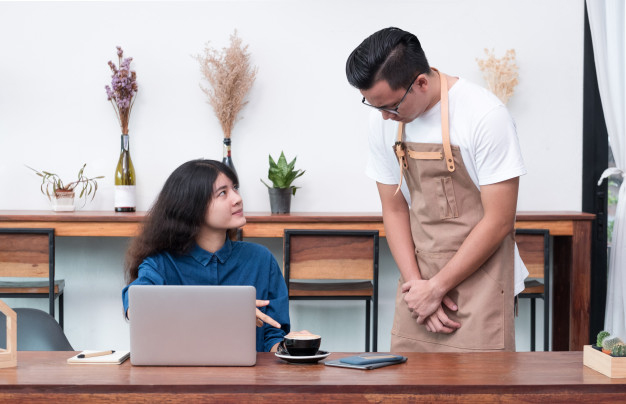 Thái Độ Phục Vụ Khách Hàng Quán Cafe