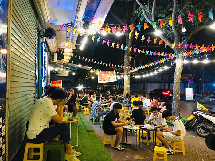 Địa Điểm Mở Quán Trà Sữa Vỉa Hè