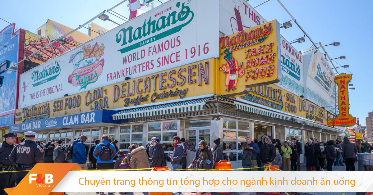 Chuỗi Hot Dog Nathan’s Famous Xây Dựng Đế Chế Nhà Hàng “Ảo” Ra Sao?