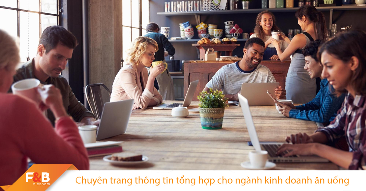 Khách Hàng "Cắm Rễ" Cả Ngày: Thiệt Hay Lợi Trong Kinh Doanh Cà Phê