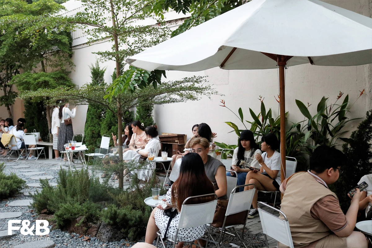 Vì Sao Khách Hàng Thường Không Quay Lại Những Quán Cà Phê Check-in "Sống Ảo"?