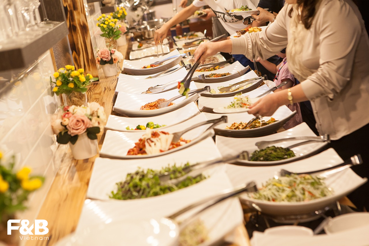 Kinh Doanh Buffet: Phụ Thu Đồ Ăn Thừa Lại Thành Kẽ Hở Ăn Chặn Tiền Của Khách