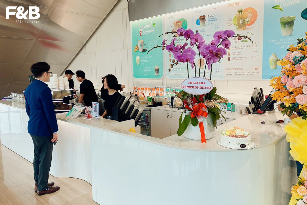 "Rời Bỏ" Dịch Vụ Giao Hàng, Cựu Ceo Goviet "Lấn Sân" Sang Kinh Doanh Cà Phê, Vừa Mở Thương Hiệu Révi Coffee & Tea Đã Khai Trương Hàng Loạt Cửa Hàng