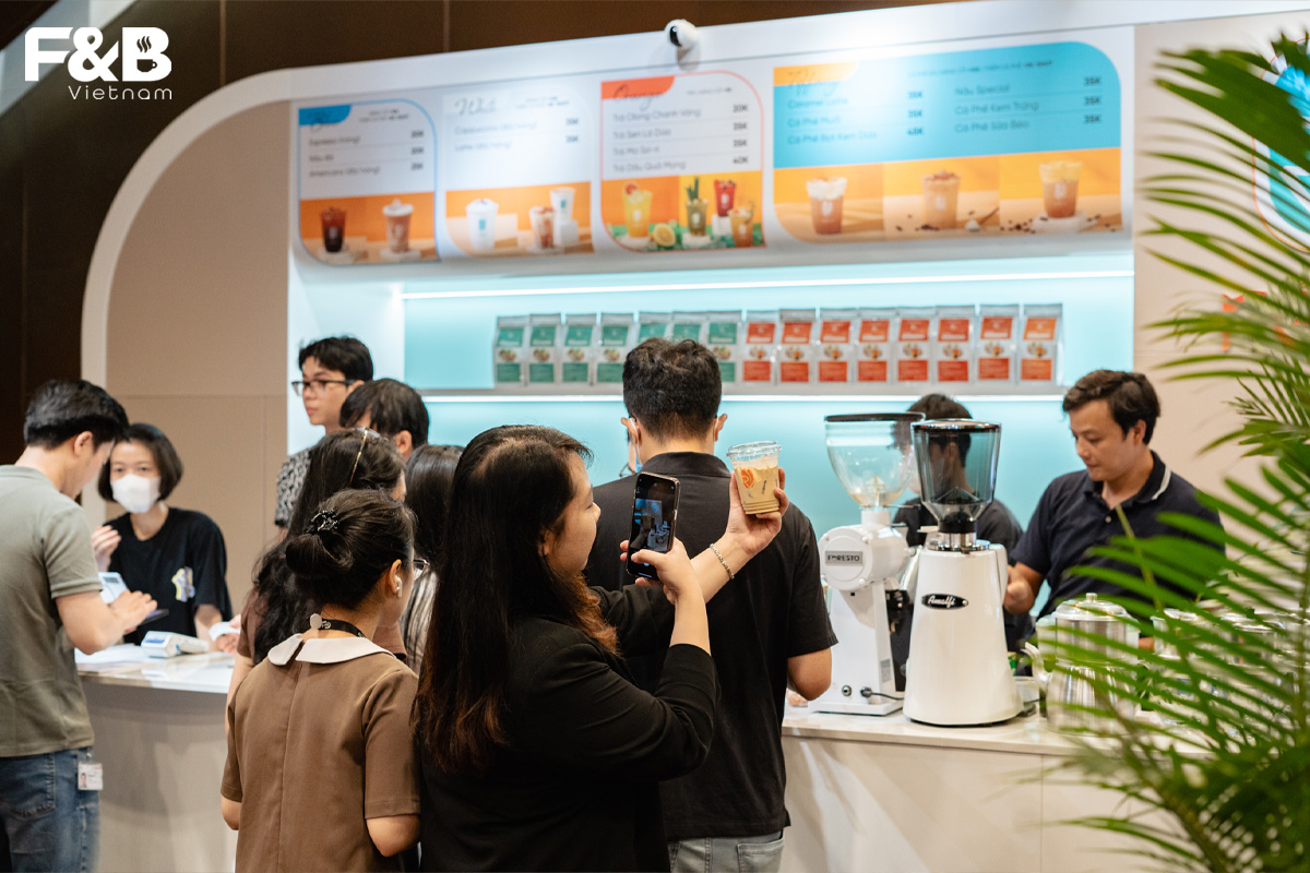 "Rời Bỏ" Dịch Vụ Giao Hàng, Cựu Ceo Goviet "Lấn Sân" Sang Kinh Doanh Cà Phê, Vừa Mở Thương Hiệu Révi Coffee & Tea Đã Khai Trương Hàng Loạt Cửa Hàng